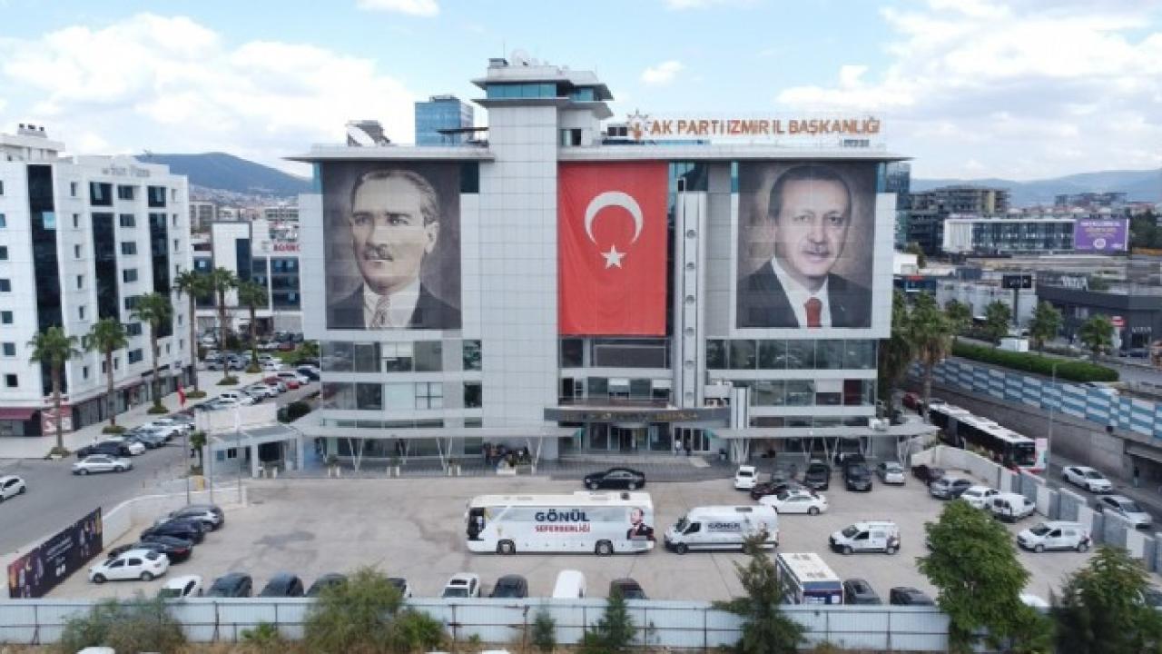 AK Parti İzmir’de dikkat çeken istifa!