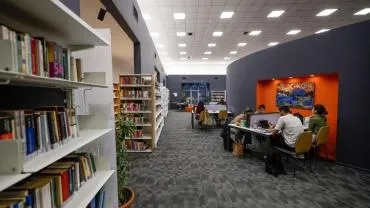 İzmir’de kitaplar ışığı söndürmüyor