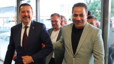 Özçelik'ten Kaya'ya övgü dolu sözler: Dava adamlığıyla örnek aldığım ağabeyim