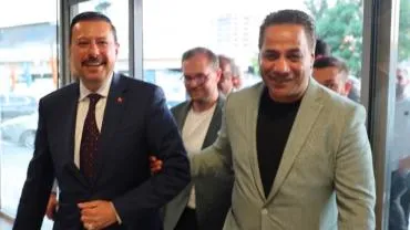Özçelik'ten Kaya'ya övgü dolu sözler: Dava adamlığıyla örnek aldığım ağabeyim